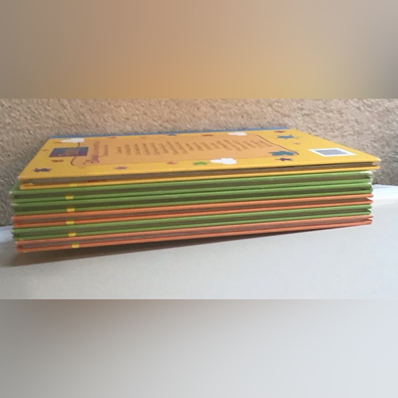 6 Volumes Out & About With Pooh-A Grow and Learn Library - Picture 15 of 16